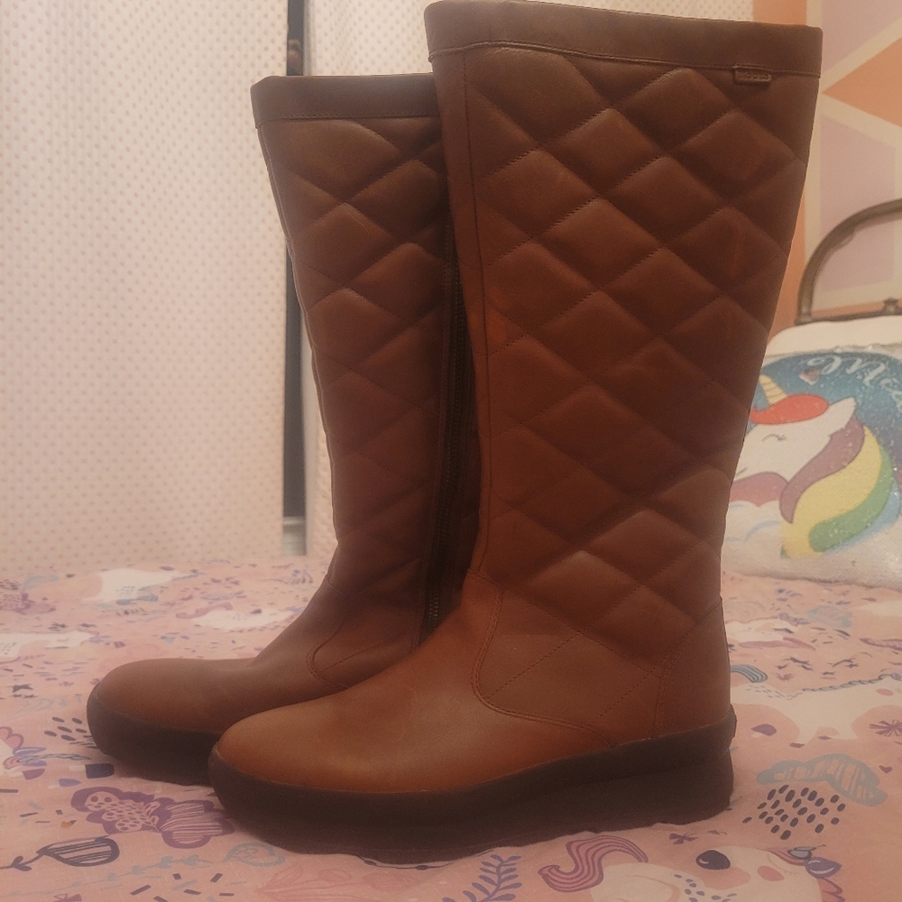 Leather roots boots